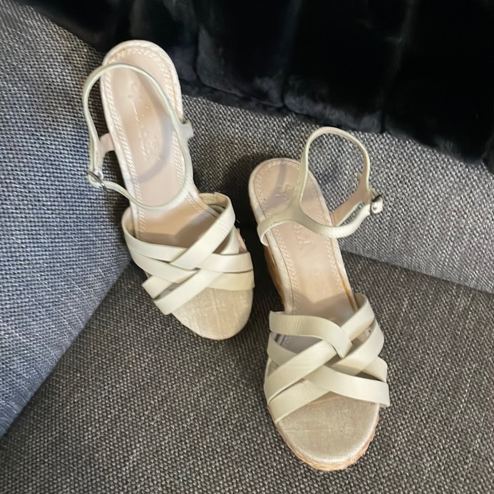 Leather platform sandals